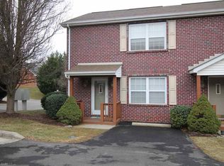 135 Hunters Rdg, Christiansburg, VA 24073