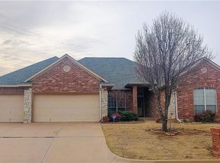 11821 Blue Haven Ct, Oklahoma City, OK 73162