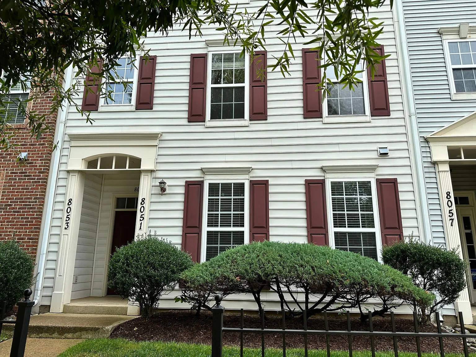 3 bed, 2.5 bath, 1752 sqft, $3,400 — Photo 2