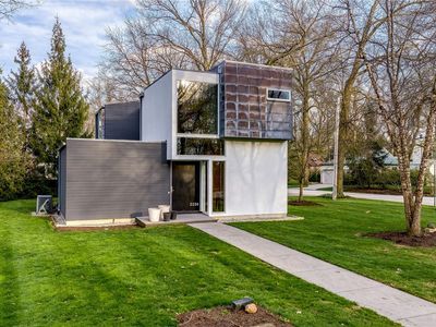2226 Chestnut Hills Dr, Cleveland, OH, 44106