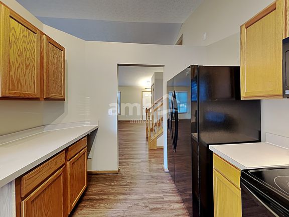 3rd image of 451 Scandia St