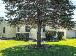 382 W Dayton St, Galesburg, IL 61401