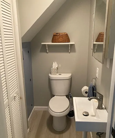 Half bath (upstairs)