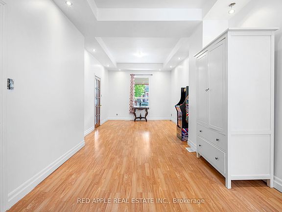 5th image of 546 Dufferin St