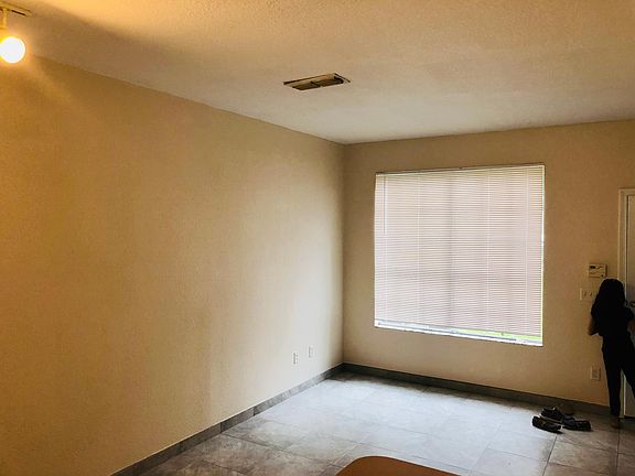 5th image of 13703 N Richmond Park Dr #2104