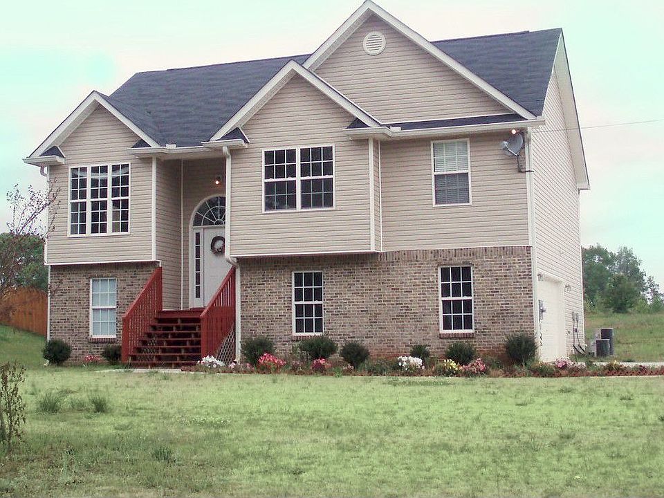 4 Bed 2 Bath w/ finished Basement