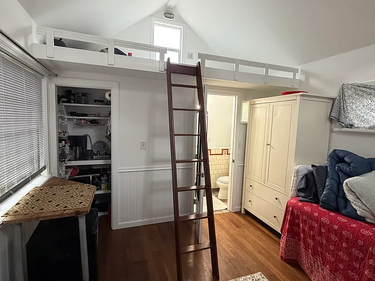 2328 Ward St — Photo 5