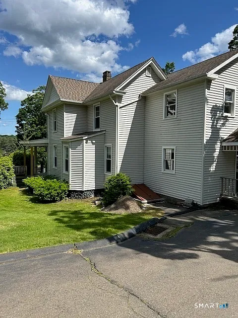 4 bed, 2.0 bath, 2127 sqft, $3,800 — Photo 2