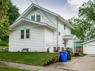 327 Highland Dr NW, Cedar Rapids, IA 52405