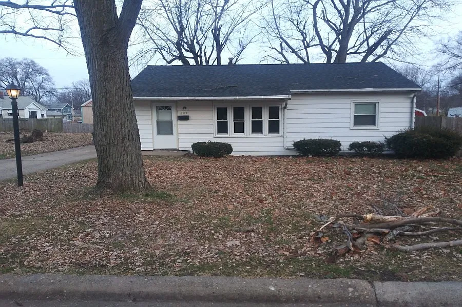 1322 Black St photo 1