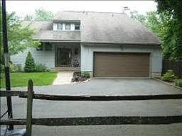 34 Van Doren Ave photo 1