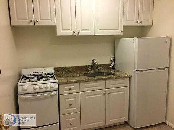 2nd image of 270 W 25th St #4