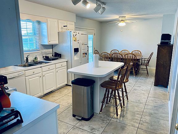 4th image of 445 Pine View Dr