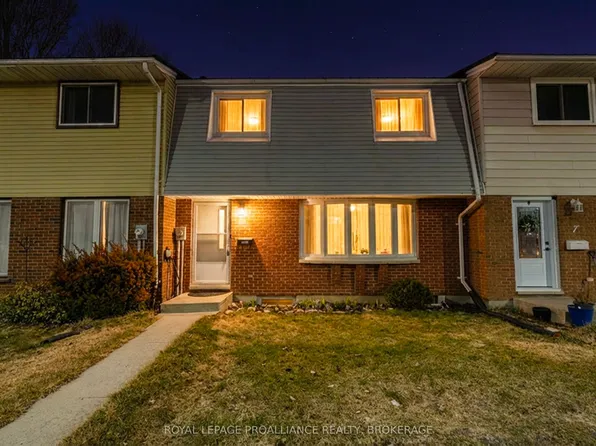 9 Winchester Dr #5, Greater Napanee, ON K7R 3P9