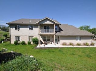 112 Prairie View Dr, North Prairie, WI 53153