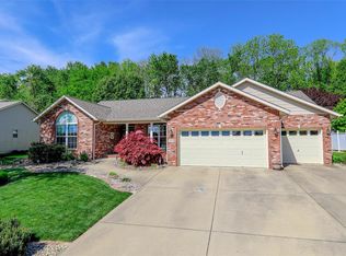 2043 Greenbrier Dr, Collinsville, IL