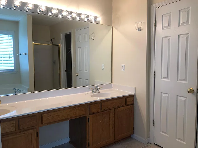 11800 Carriage Park Ln — Photo 8