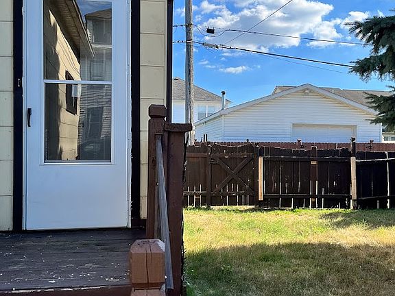 3rd image of 301 Spruce St