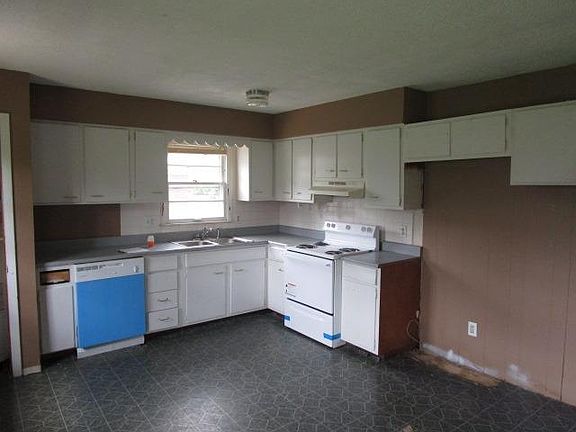 3rd image of 638 Hyden Ct