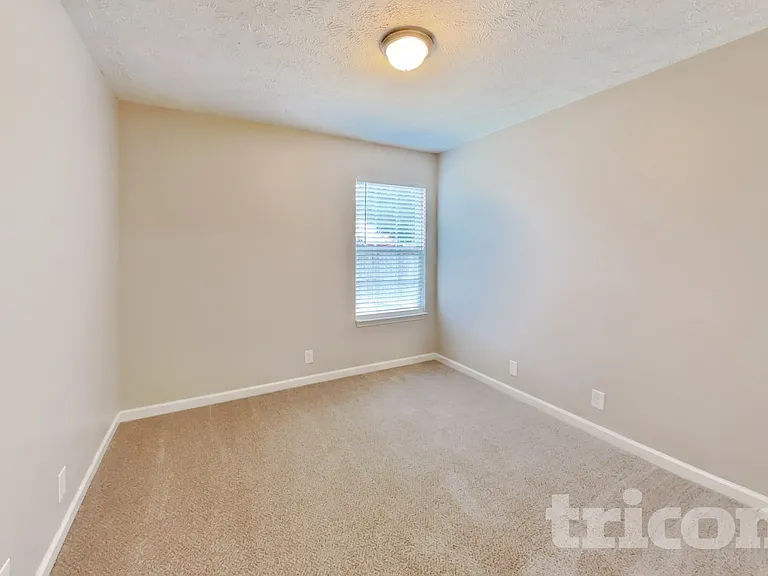 1258 Tiree Dr — Photo 11