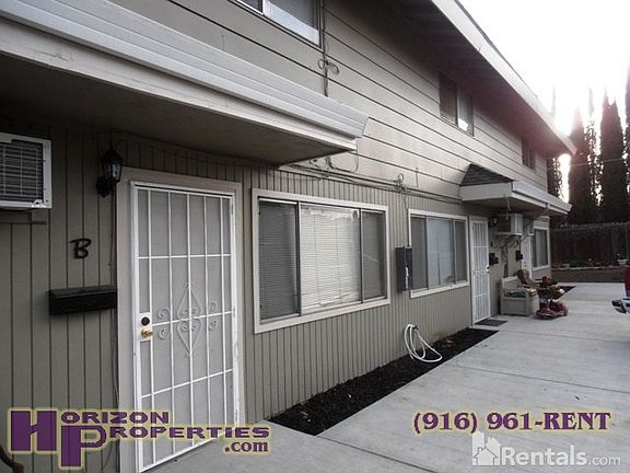 3rd image of 270 Montrose Dr APT B