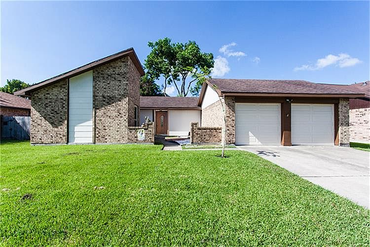 1st image of 2826 Pickett Dr