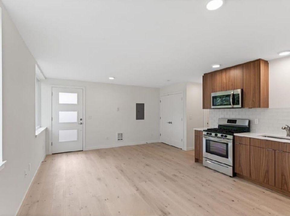 1st image of 5214 22nd Ave NE #B