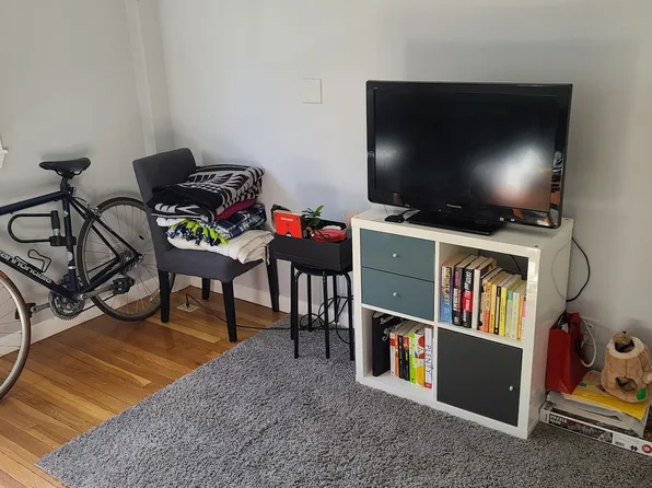 17 Hunting St #2, Cambridge, MA 02141