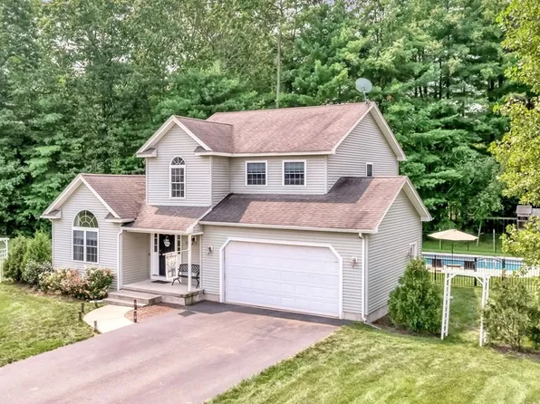 22 Willow Cir, Easthampton, MA 01027