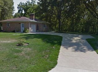 726 N Woods Mill Rd, Chesterfield, MO 63017