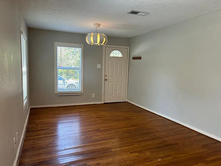 720 Woodland St — Photo 2