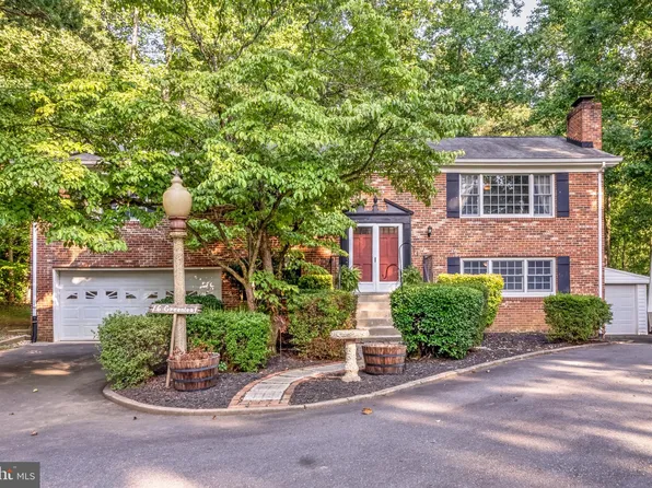16 Greenleaf Ter, Stafford, VA 22556