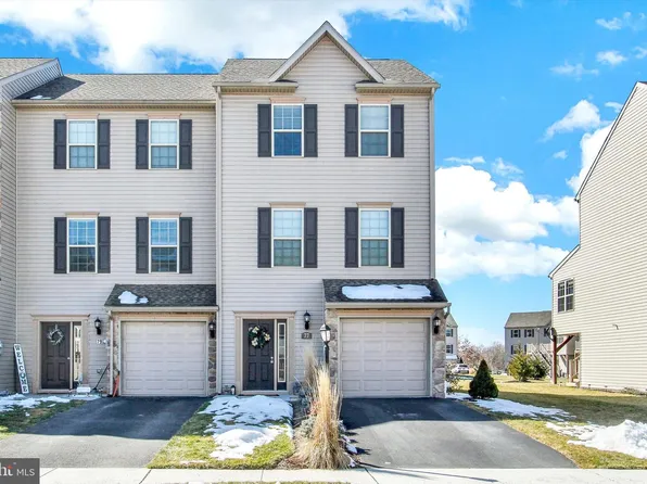 77 Katelyn Dr, New Oxford, PA 17350