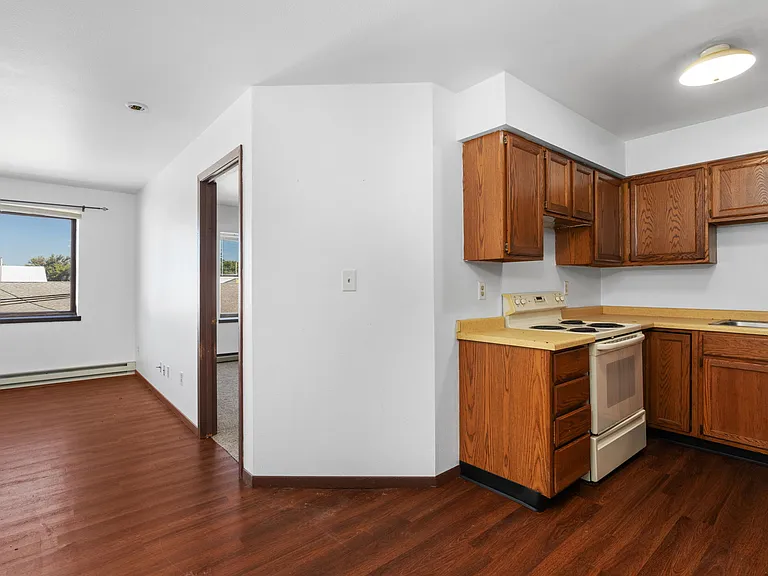 110 N Commercial Street — Photo 12