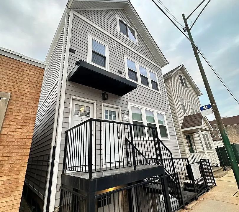 1st image of 2509 N Clybourn Ave #2R