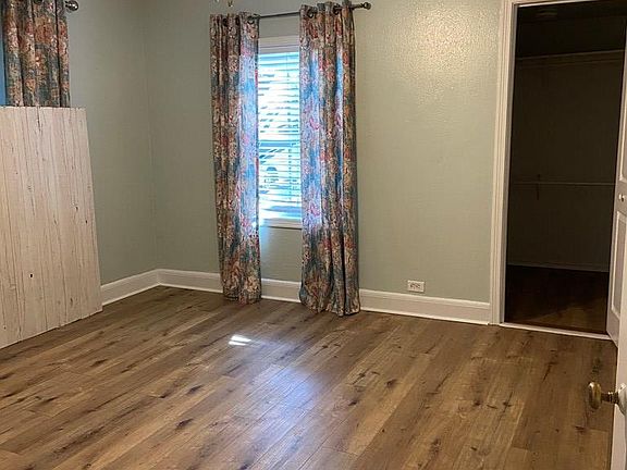 3rd image of 816 8th St