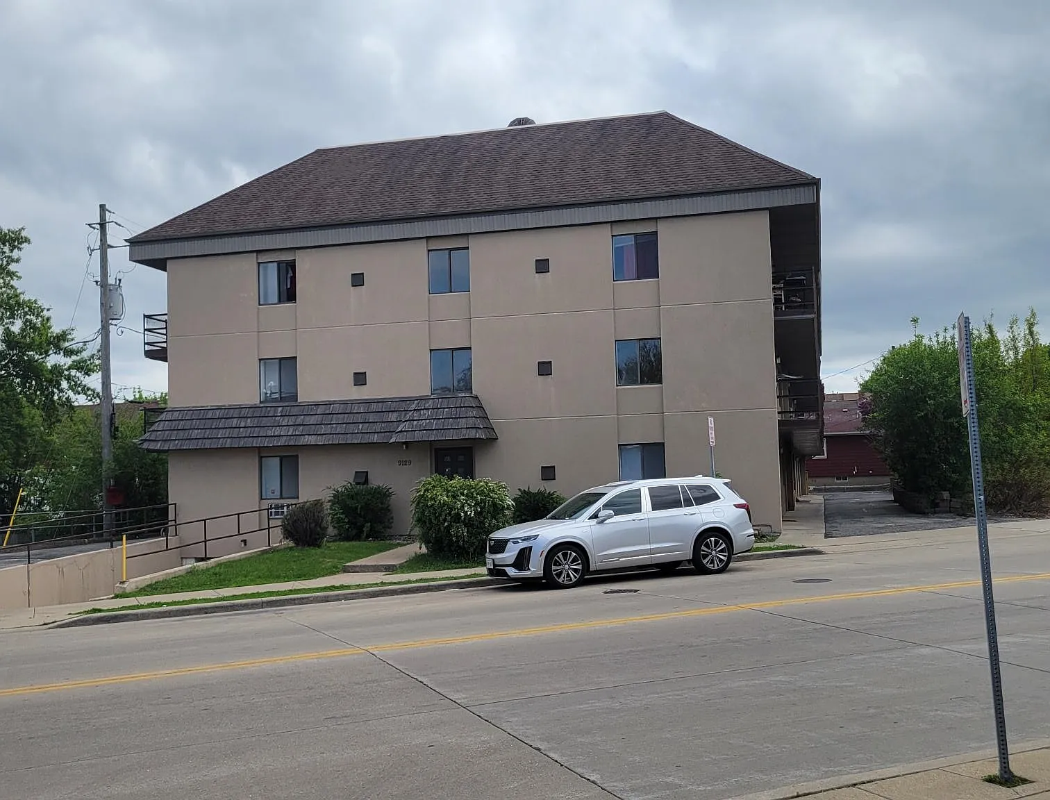 9129 W National Ave — Photo 1