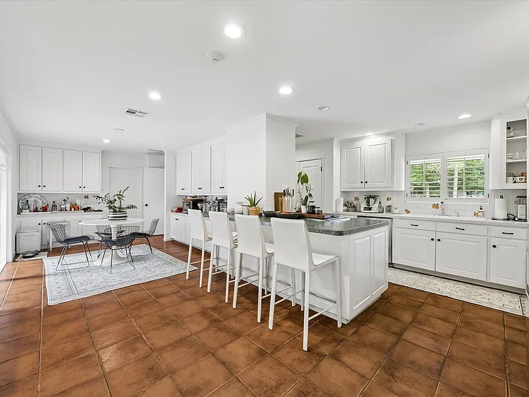 319 Tynebridge Ln — Photo 5