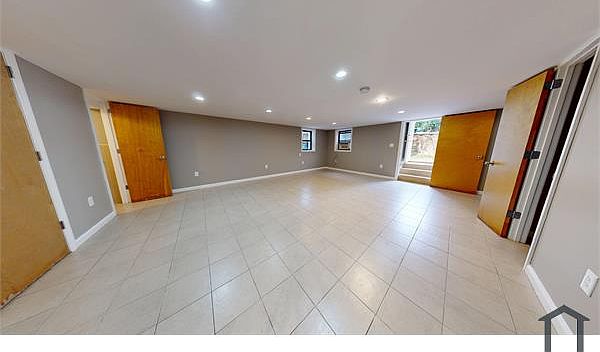 1st image of 54 Swan St #1