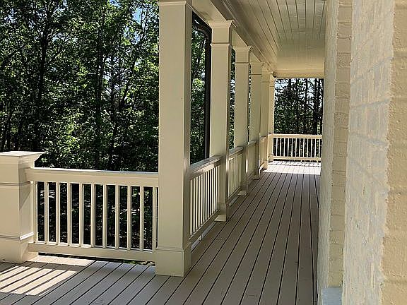 3rd image of 840 Greymont Cir