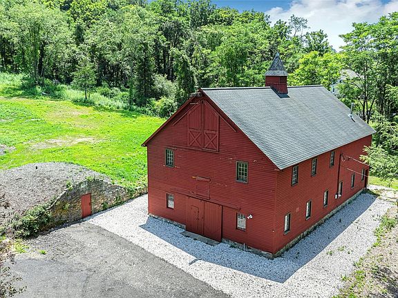 5th image of 490 Peekskill Hollow Road