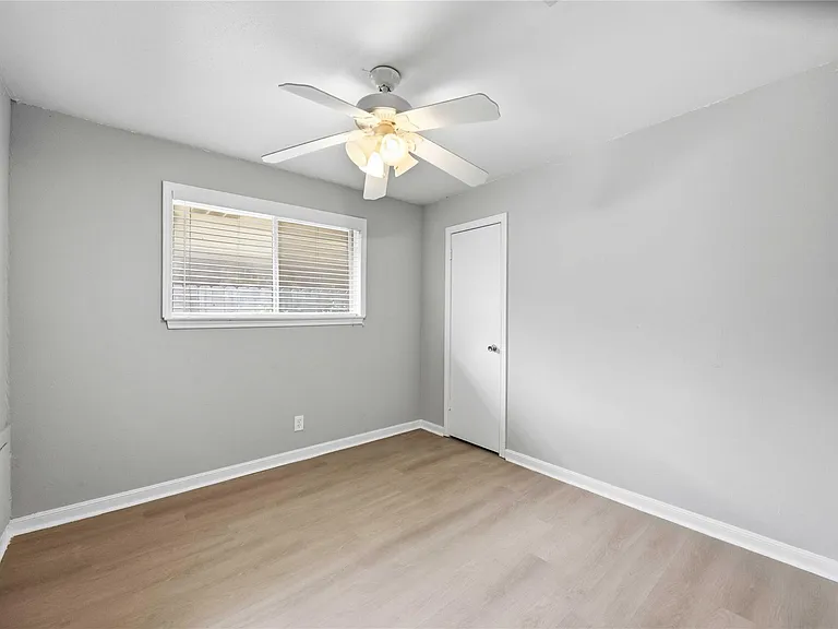 11006 Thackery Ln — Photo 19