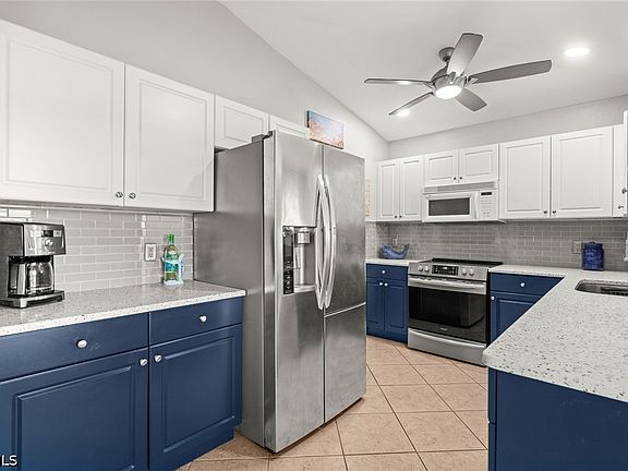 4th image of 2808 Sanibel Blvd