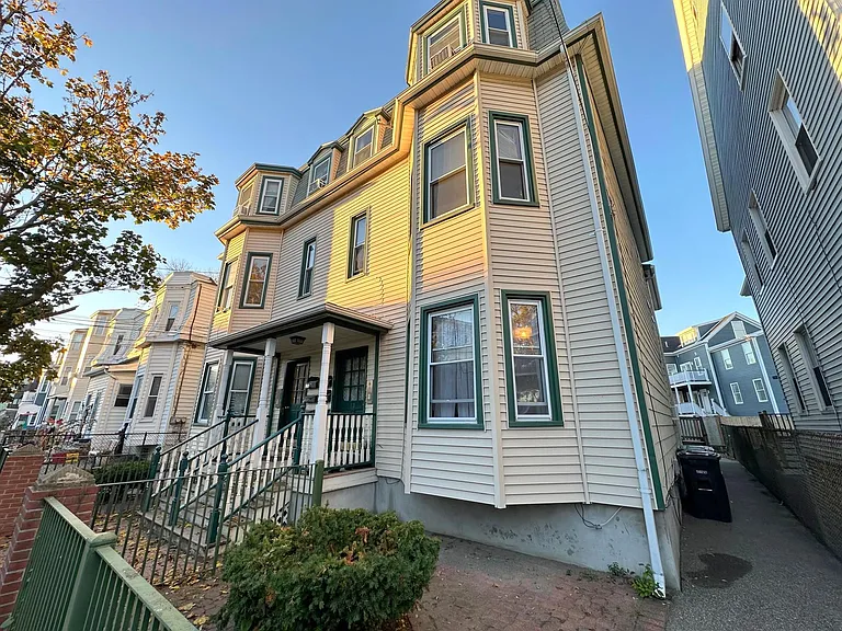 13 Concord Ave — Photo 8