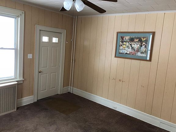 Living room (front door)