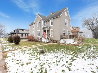 118 W Donovan Ave, Woodstock, IL 60098