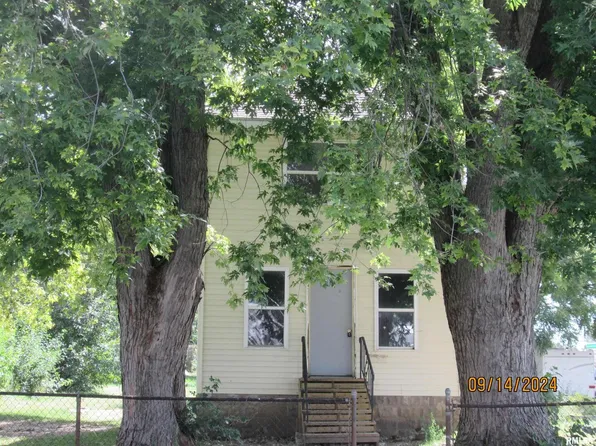 322 12th St, East Moline, IL 61244