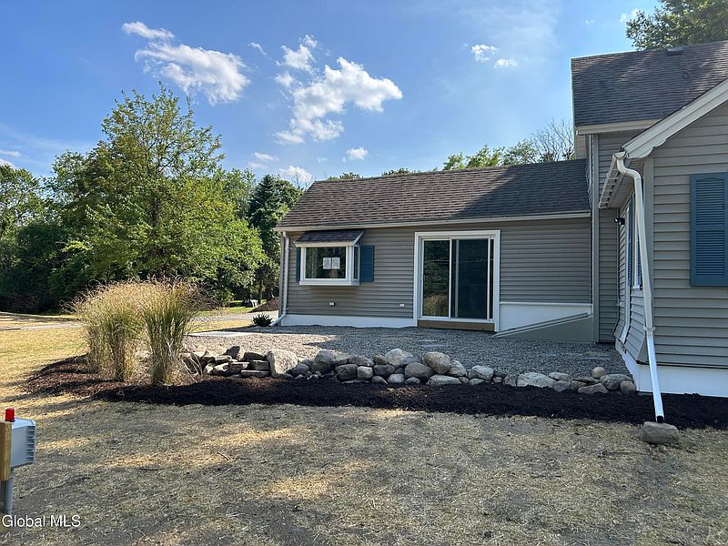 4th image of 168 Spring Road