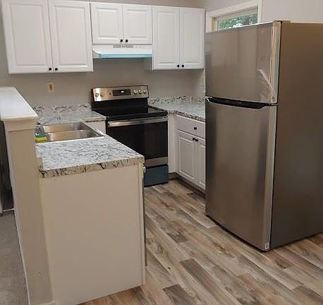 3rd image of 607 Royal Crescent Dr