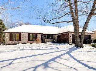 1392 Arden Oaks Dr, Arden Hills, MN 55112